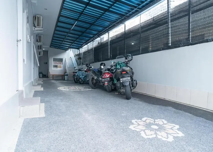 Hotel Reddoorz @ Jalan Gunung Talang Mahendradatta 2*